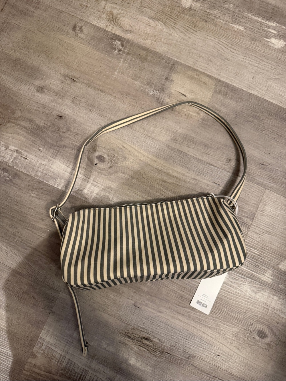 BAGGU Nylon Loaf Bag in Sage Stripe - Picture 4 of 6